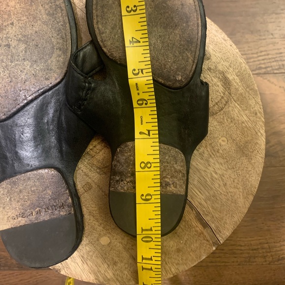 Burberry Black Quilted Sandals / Thong - Picture 7 of 11